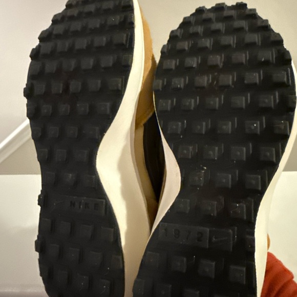 Nike Waffle Debut Womens Size 6.5 Sesame Baroque Brown Running Shoes - Picture 6 of 7